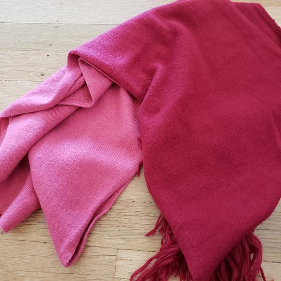 Vintage Y2K Winter Gradient scarf in Pink Red - Picture 6 of 6
